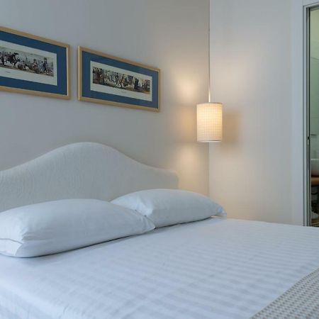 Apartemen 80 m² dengan 3 kamar tidur dan 2 kamar mandi pribadi di Plebiscito Napoli Bagian luar foto