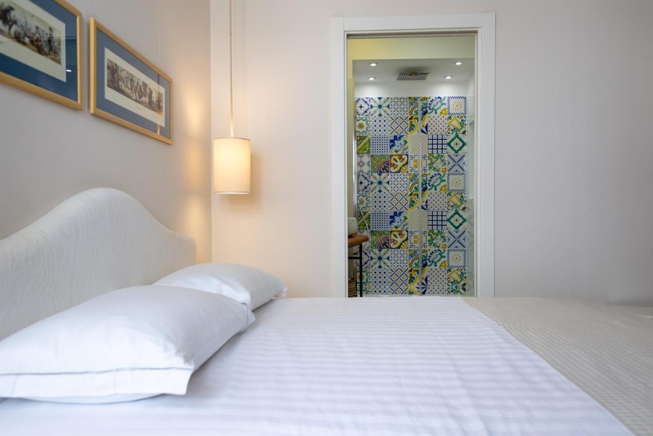 Apartemen 80 m² dengan 3 kamar tidur dan 2 kamar mandi pribadi di Plebiscito Napoli Bagian luar foto