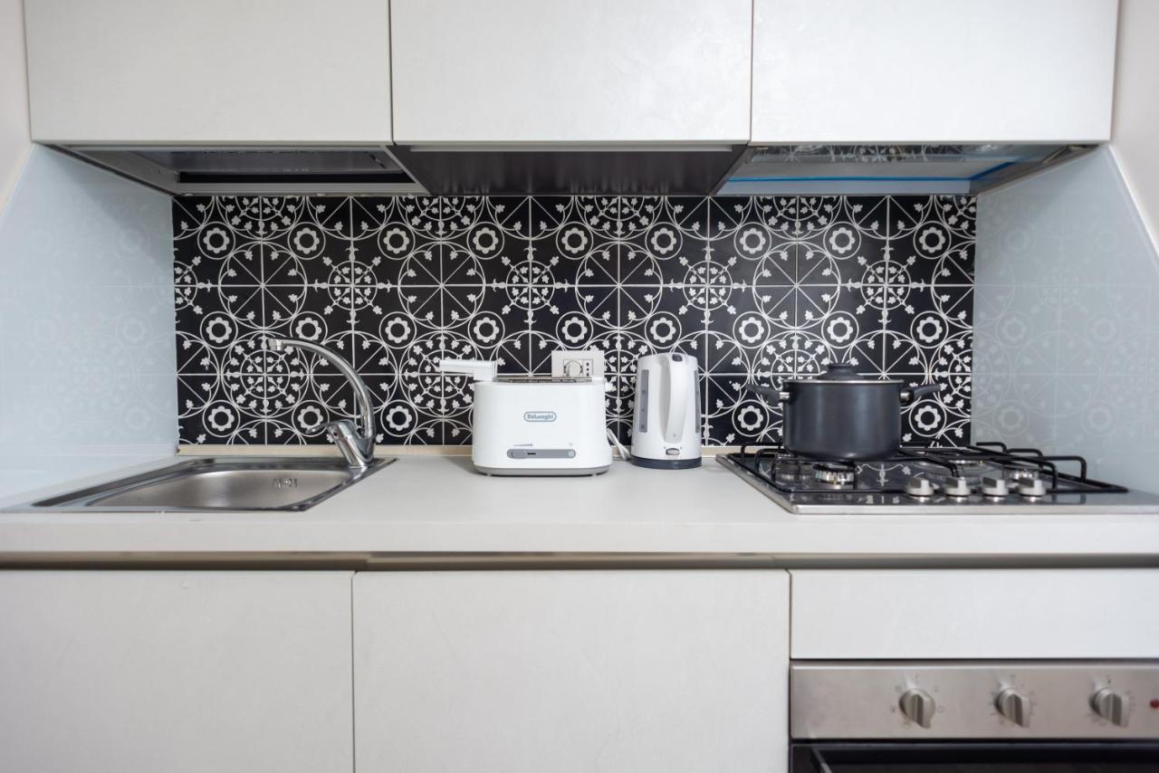 Apartemen 80 m² dengan 3 kamar tidur dan 2 kamar mandi pribadi di Plebiscito Napoli Bagian luar foto