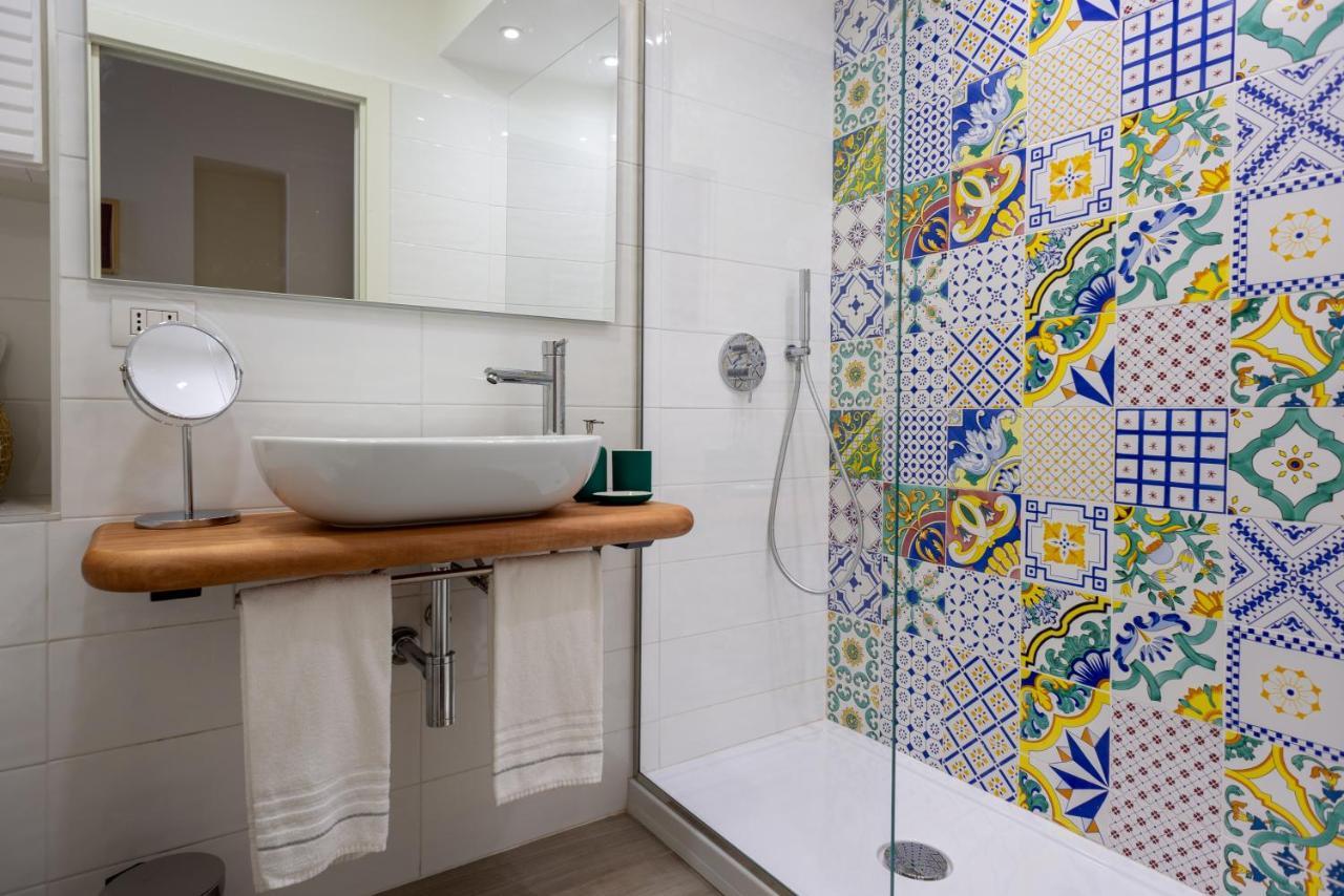 Apartemen 80 m² dengan 3 kamar tidur dan 2 kamar mandi pribadi di Plebiscito Napoli Bagian luar foto