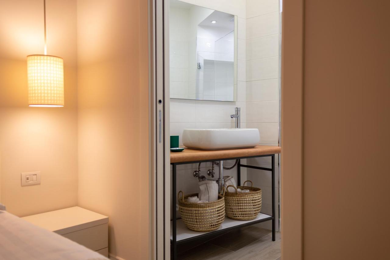 Apartemen 80 m² dengan 3 kamar tidur dan 2 kamar mandi pribadi di Plebiscito Napoli Bagian luar foto