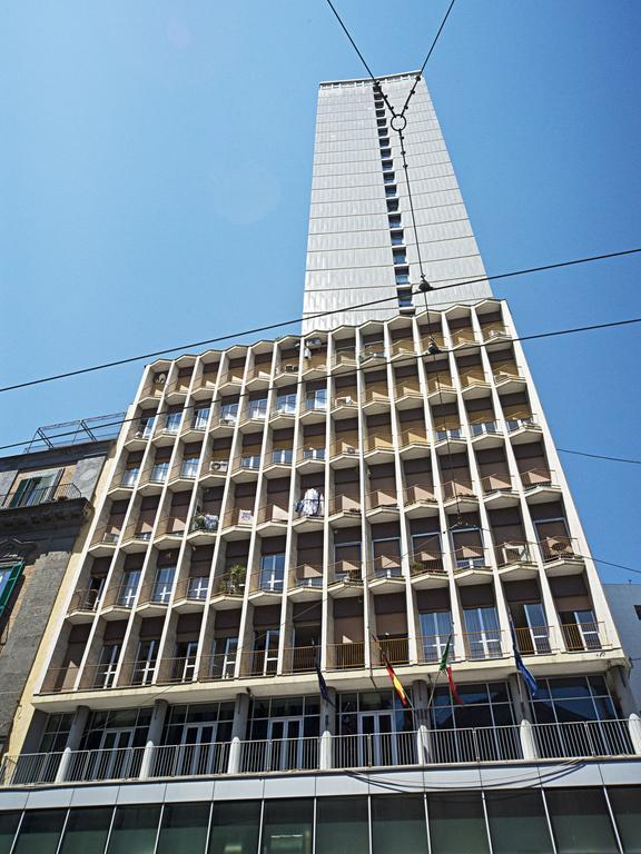 Apartemen 80 m² dengan 3 kamar tidur dan 2 kamar mandi pribadi di Plebiscito Napoli Bagian luar foto