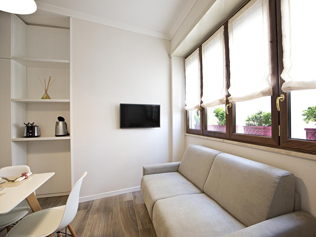 Apartemen 80 m² dengan 3 kamar tidur dan 2 kamar mandi pribadi di Plebiscito Napoli Bagian luar foto