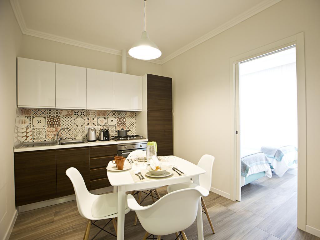 Apartemen 80 m² dengan 3 kamar tidur dan 2 kamar mandi pribadi di Plebiscito Napoli Bagian luar foto