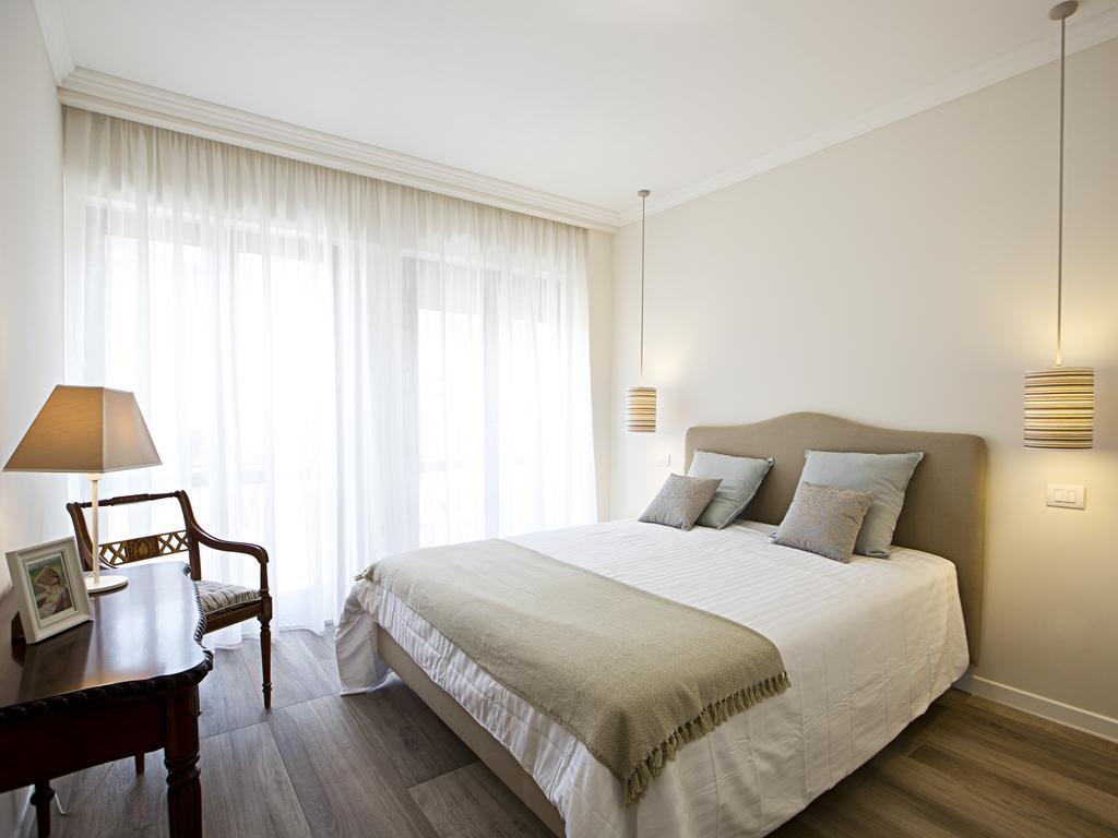 Apartemen 80 m² dengan 3 kamar tidur dan 2 kamar mandi pribadi di Plebiscito Napoli Bagian luar foto