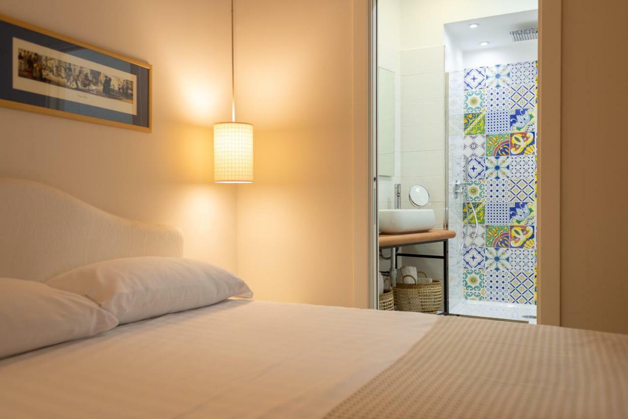 Apartemen 80 m² dengan 3 kamar tidur dan 2 kamar mandi pribadi di Plebiscito Napoli Bagian luar foto