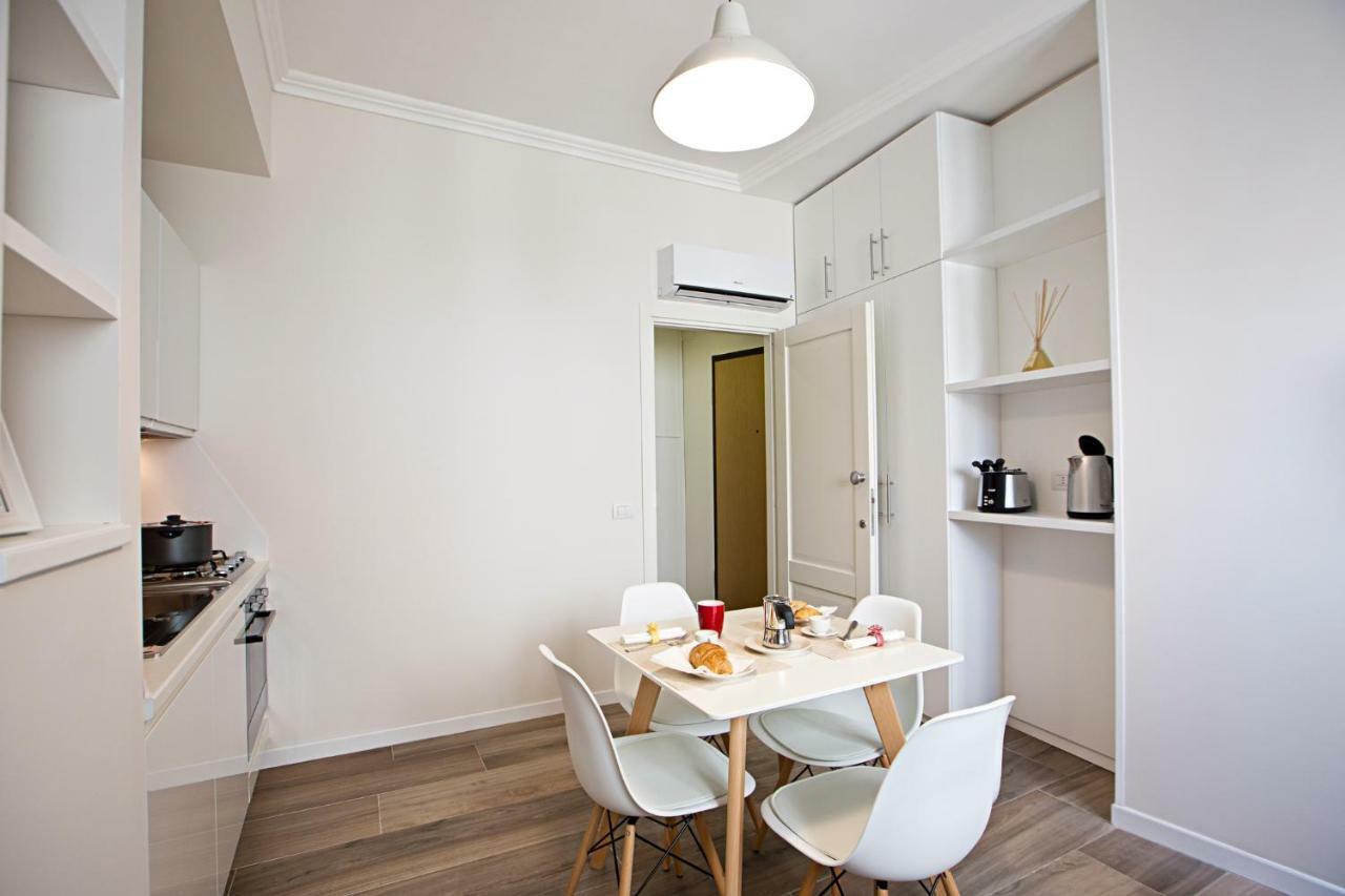 Apartemen 80 m² dengan 3 kamar tidur dan 2 kamar mandi pribadi di Plebiscito Napoli Bagian luar foto